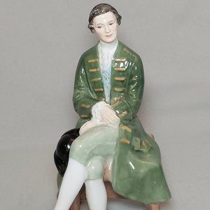 Royal Doulton "A Gentleman From Williamsburg" Vintage Home Decor Statue Figurine